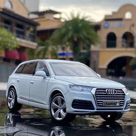 AUDI Q7 SUV Model Car 1:32