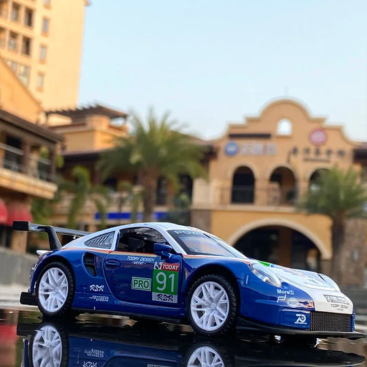 Porsche 911 GT3 RSR Model Car 1:32