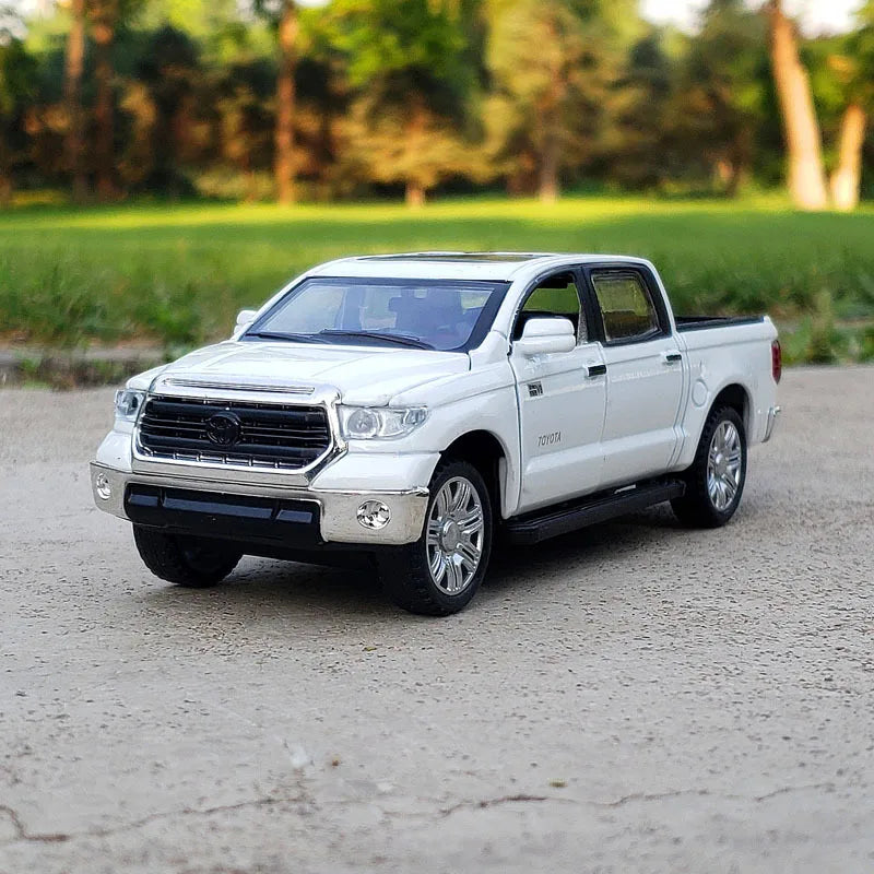 Toyota Tundra Model Car 1:32