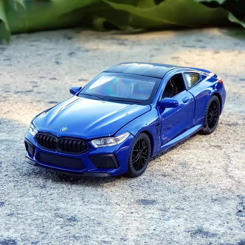 BMW M8 Model Car 1:32