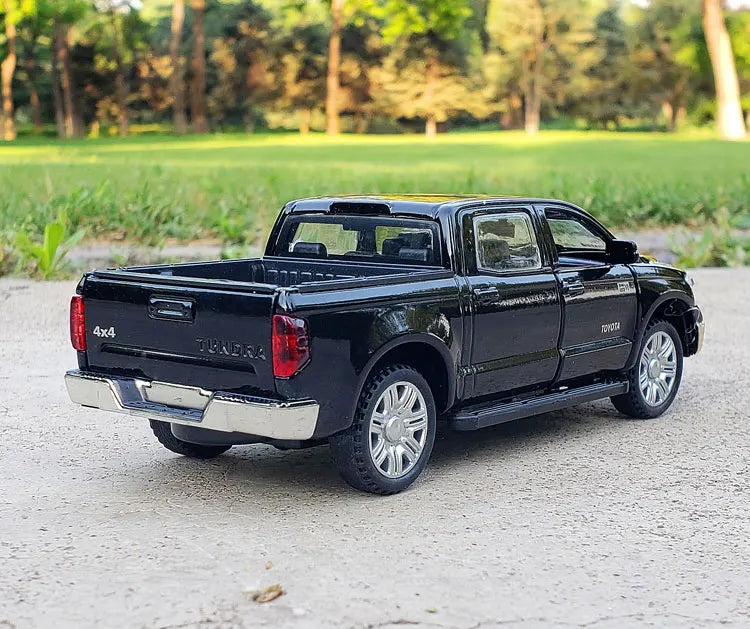 Toyota Tundra Model Car 1:32