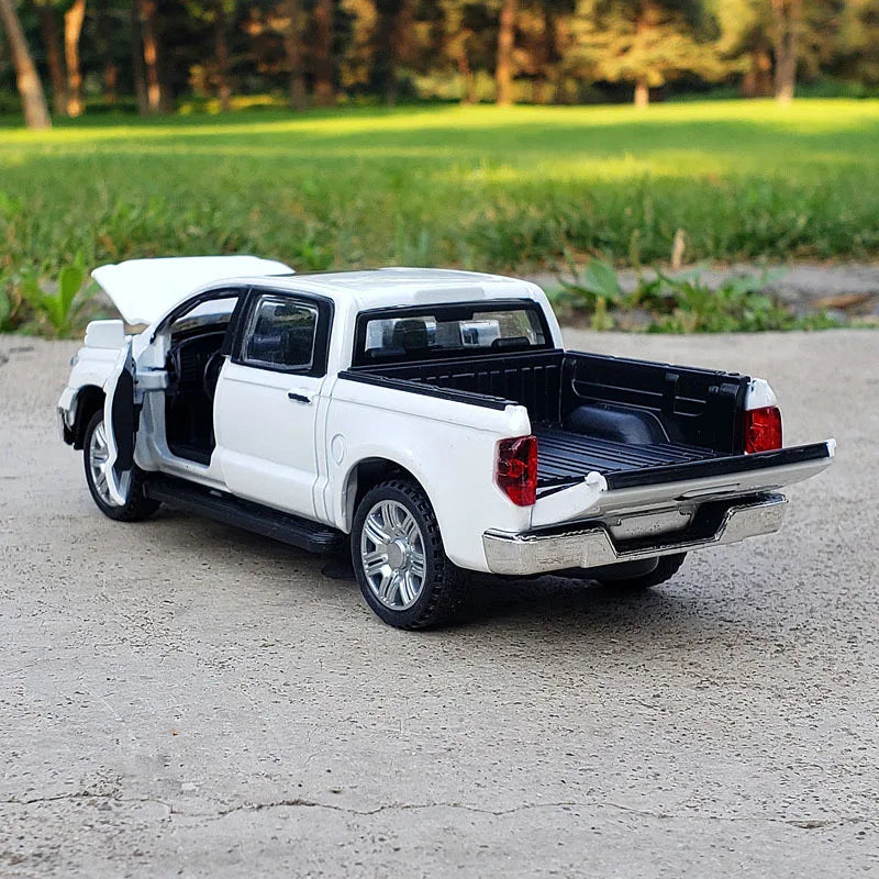 Toyota Tundra Model Car 1:32