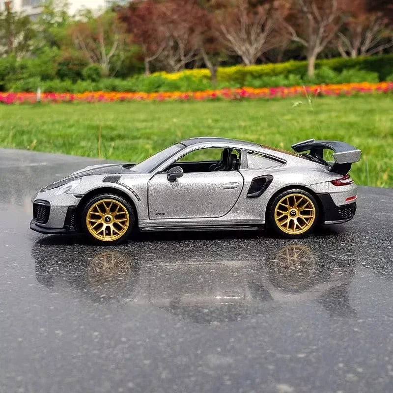 Porsche 911 GT2RS Model Car 1:32