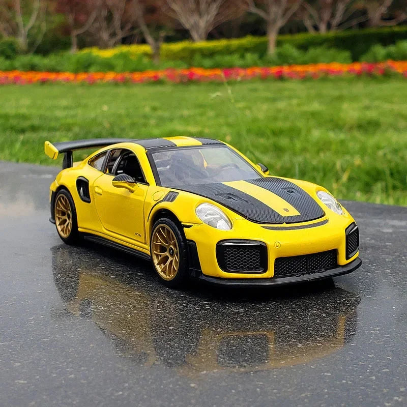 Porsche 911 GT2RS Model Car 1:32