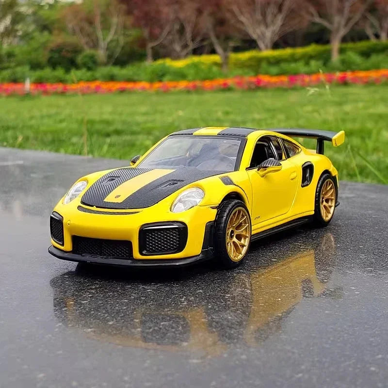 Porsche 911 GT2RS Model Car 1:32