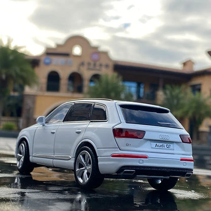 AUDI Q7 SUV Model Car 1:32