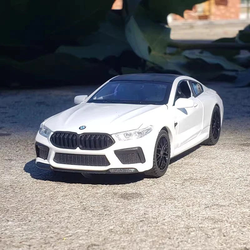 BMW M8 Model Car 1:32