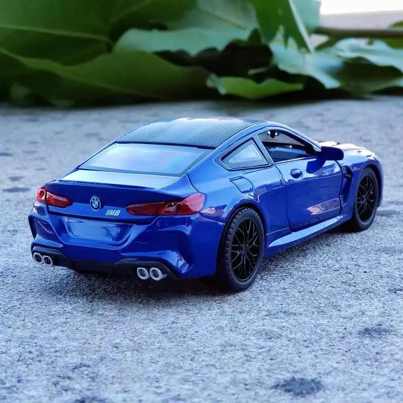 BMW M8 Model Car 1:32