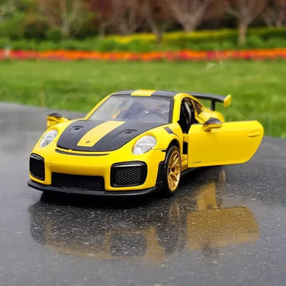 Porsche 911 GT2RS Model Car 1:32