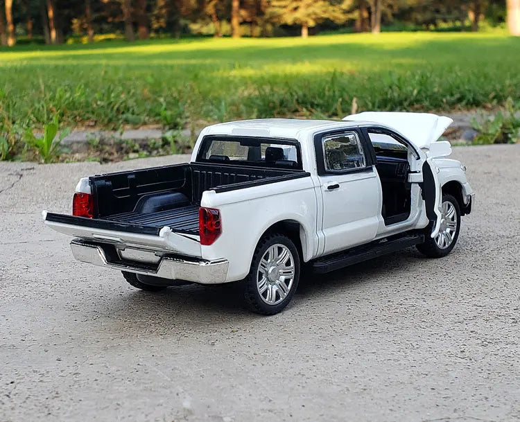 Toyota Tundra Model Car 1:32