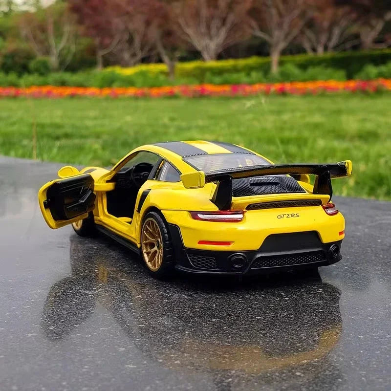 Porsche 911 GT2RS Model Car 1:32