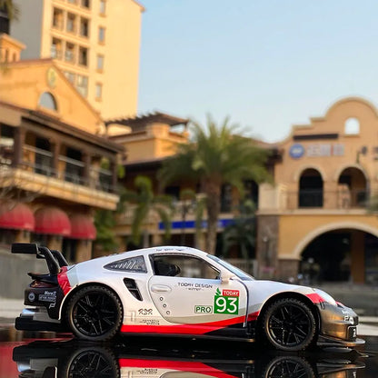 Porsche 911 GT3 RSR Model Car 1:32