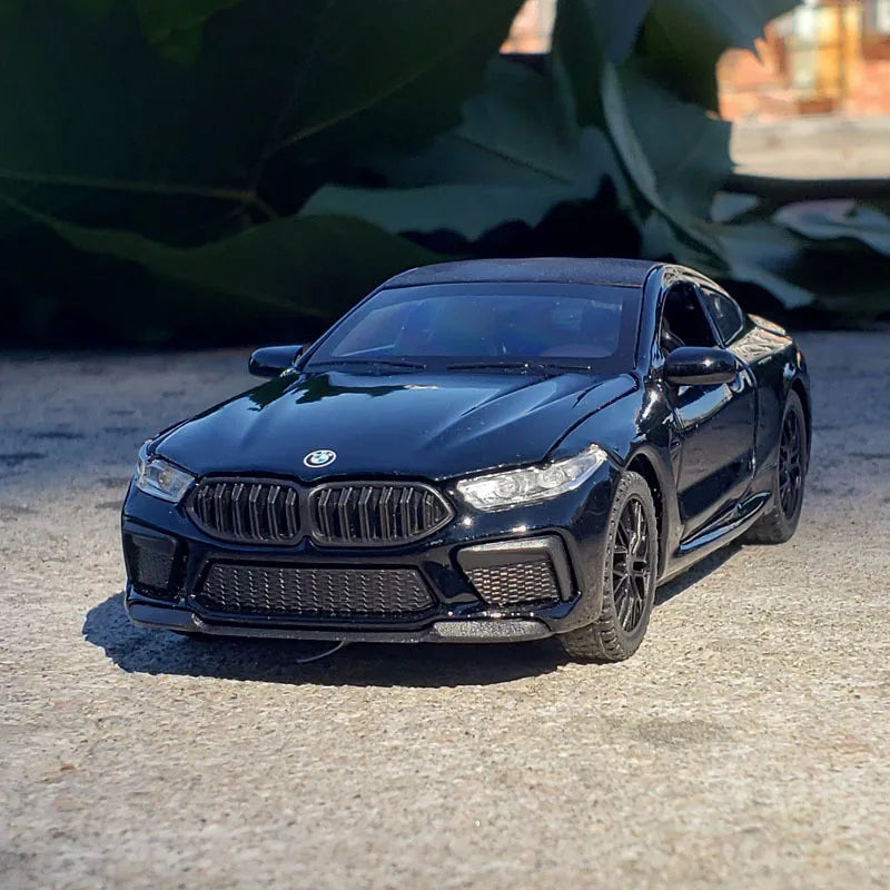 BMW M8 Model Car 1:32